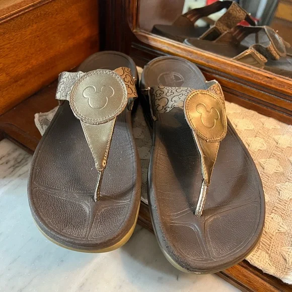 FITFLOP Swirl Disney Mickey Mouse Faux Leather Toe Thongs Women's Size 10 - Picture 2 of 10